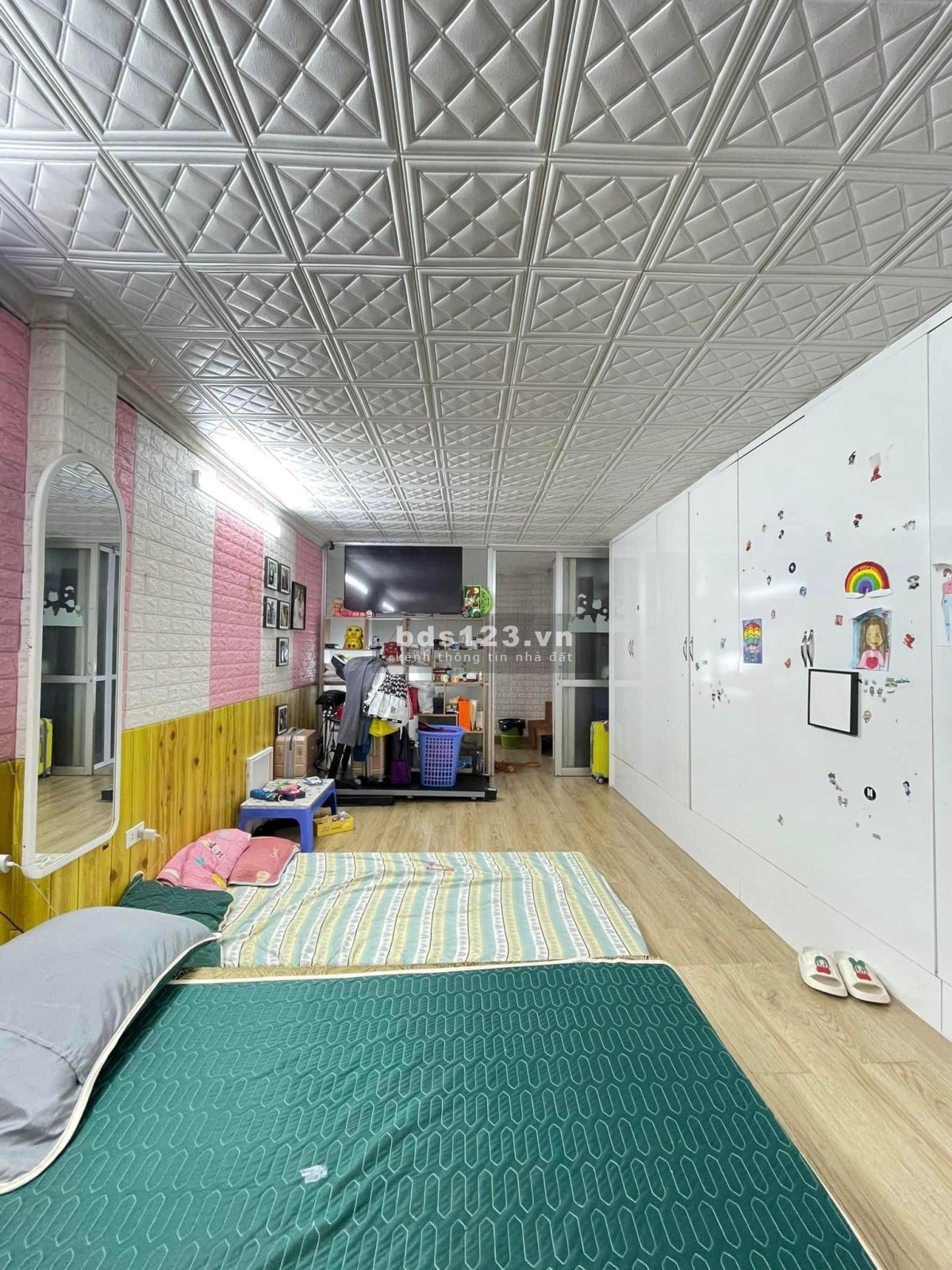 Bán gấp nhà Khâm Thiên 28m 4 tầng mặt tiền 3.7m, 3 ngủ trước nhà thoáng giá 2.7 tỷ