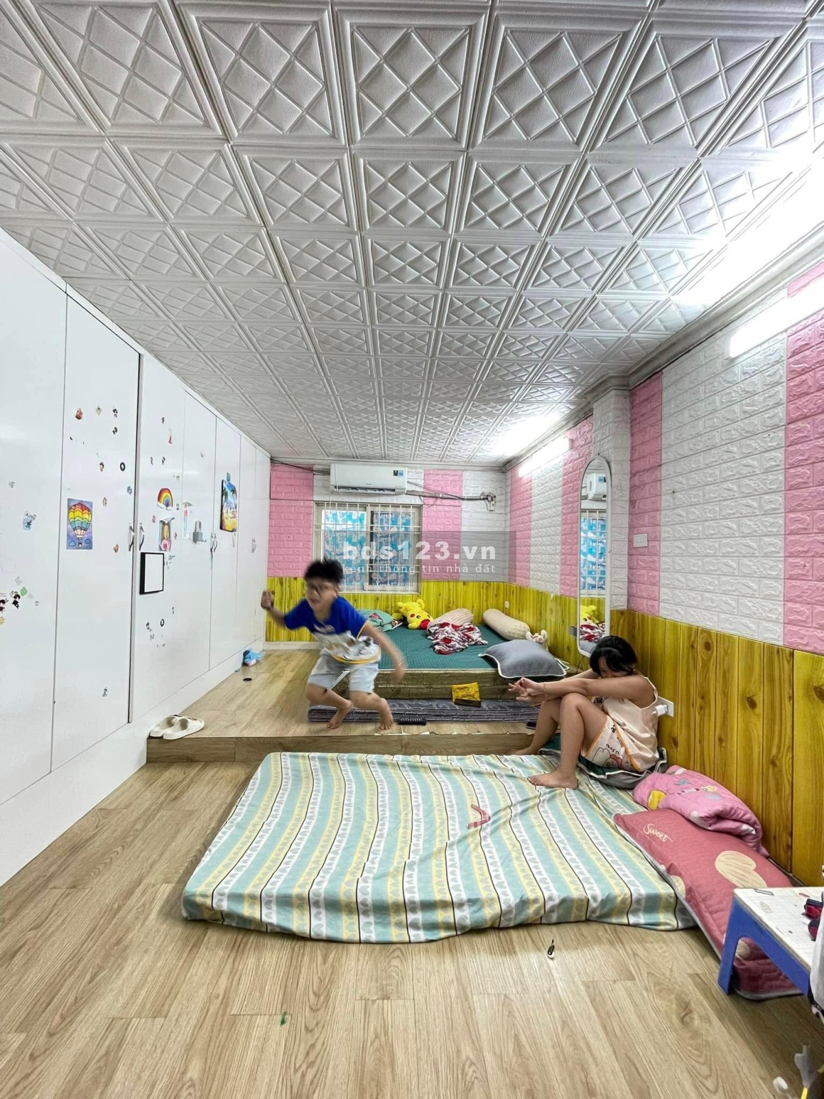 Bán gấp nhà Khâm Thiên 28m 4 tầng mặt tiền 3.7m, 3 ngủ trước nhà thoáng giá 2.7 tỷ