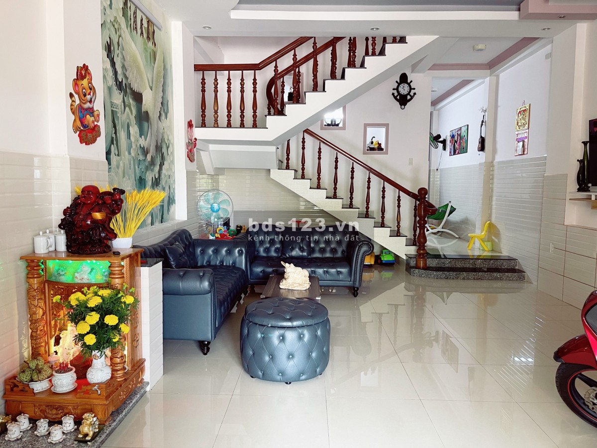 Bán nhà 1 trệt 1 lầu đẹp - 3 phòng ngủ - đường nhựa trung tâm Phan Thiết