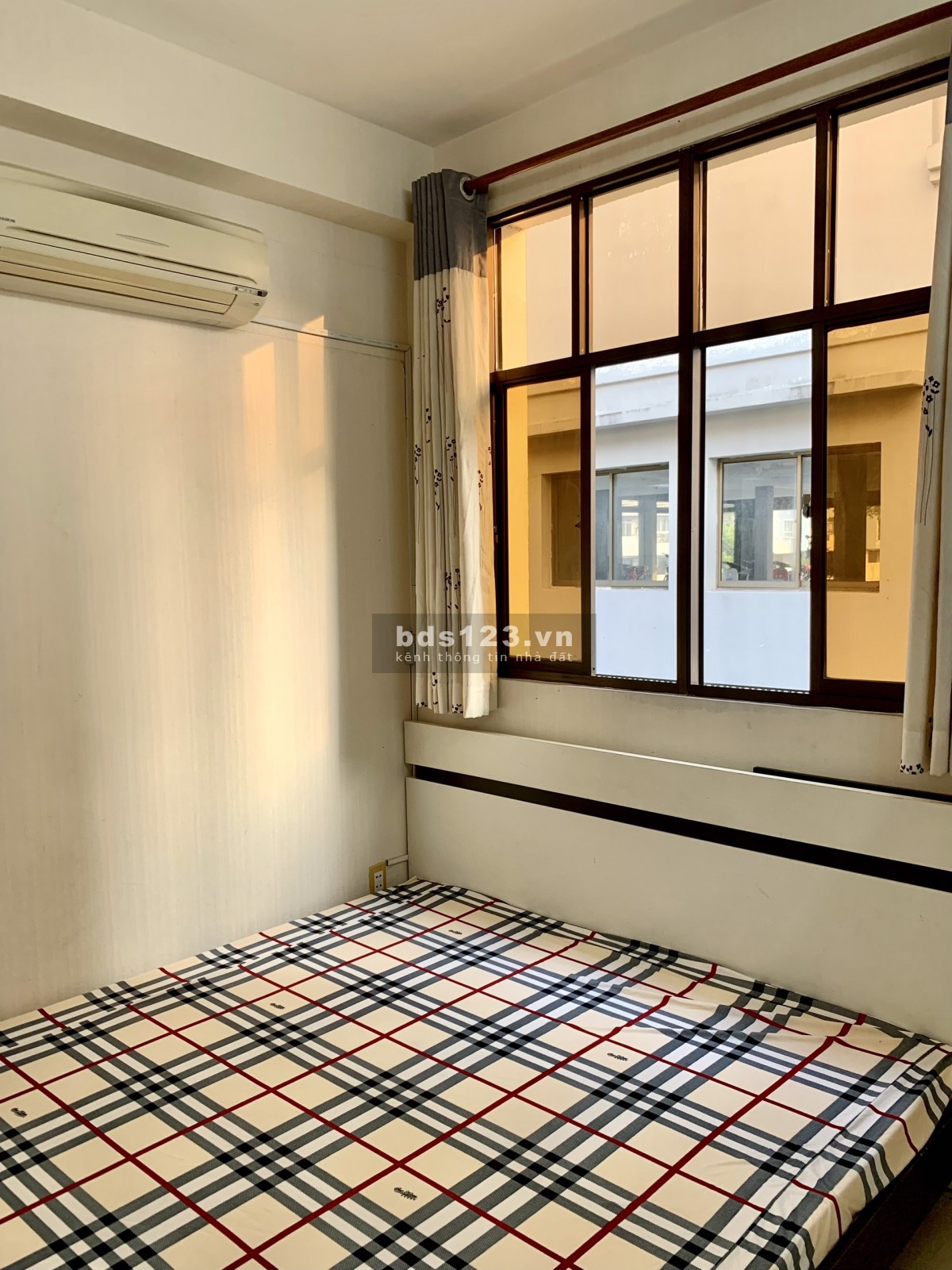 Cho thuê căn hộ 70m2 - 2PN mặt tiền Nguyễn Tri Phương quận 5
