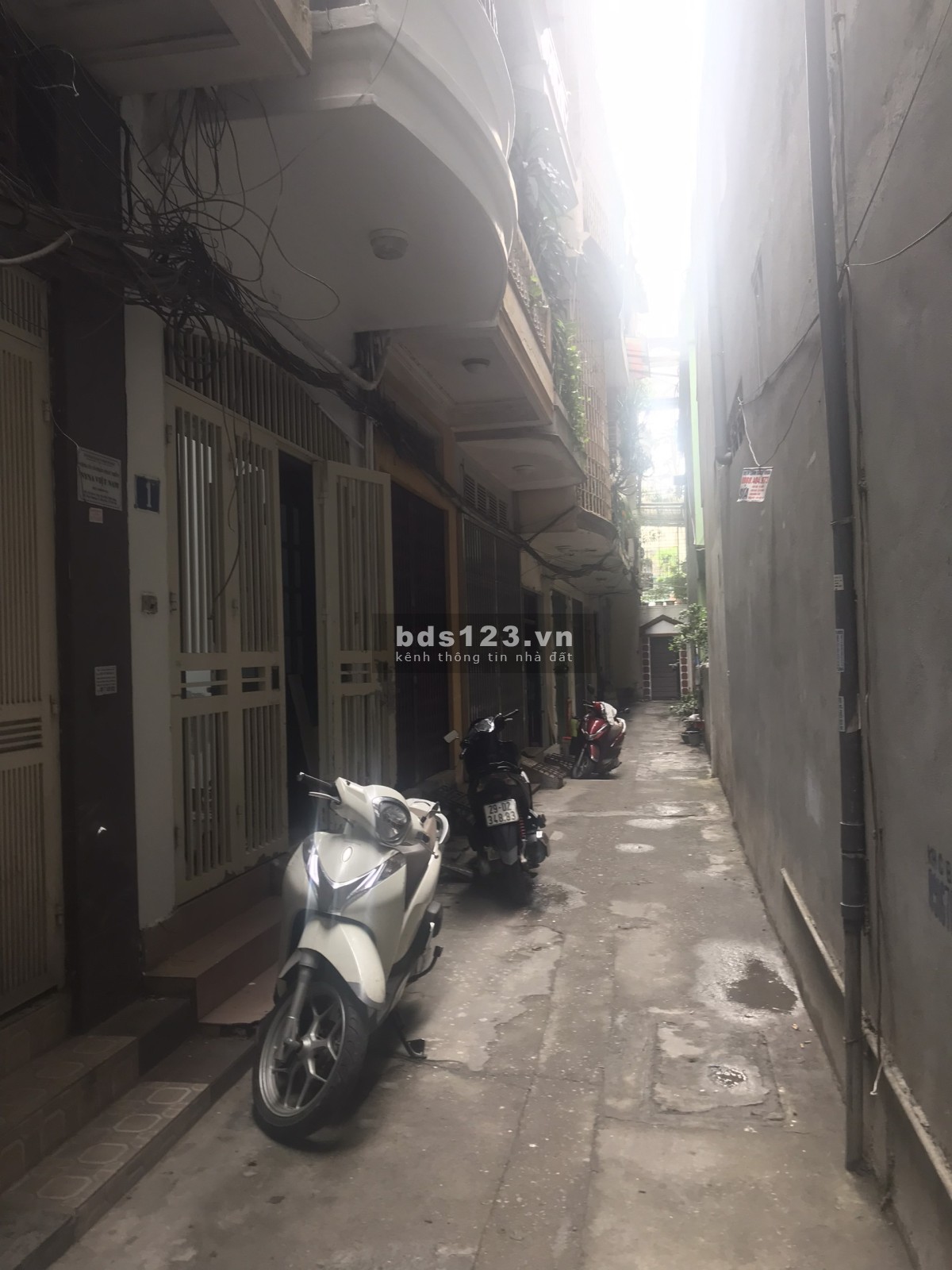 Bán nhà Chùa Láng, vị trí gần như trung tâm của quận Đống Đa, diện tích 40m2 giá 5.4 tỷ đồng.