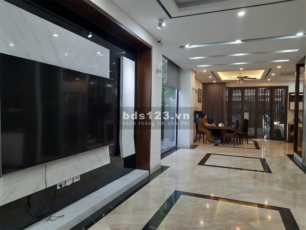 Bán nhà cực hiếm ở Tân Mai 40Mx4, đường hè lớn, kinh doanh tốt, giá nhỉnh 5 tỷ