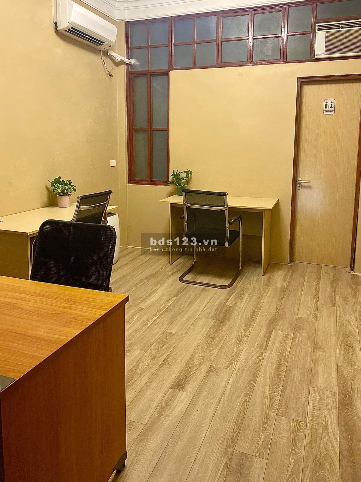 Cho thuê văn phòng đẹp quận Ba ĐÌnh, hướng thẳng view hồ Ngọc Khánh