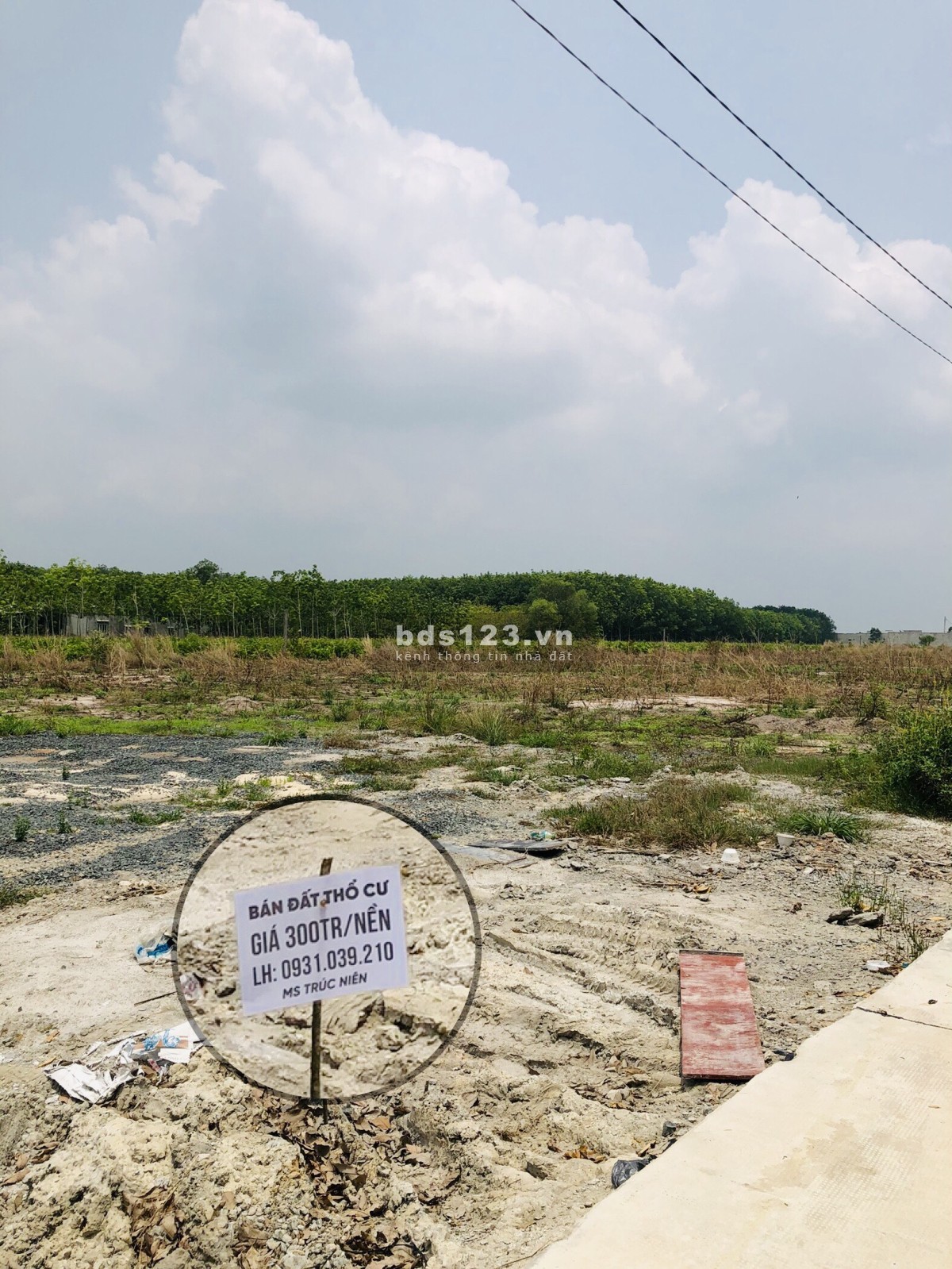 Bán đất ngay thị xã Bình Long 242m2 mà giá chỉ có 2xx triệu, dân cư đông, shr. bao chi phí sang tên.