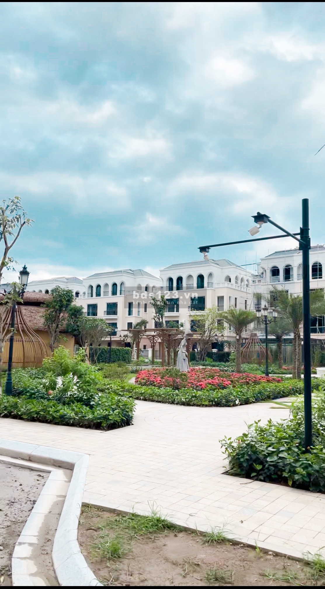 Cần bán biệt thự 120m2, giá rẻ nhất tt 11.3 tỷ bao phí tại Vinhomes Ocean Park 2 - the empire