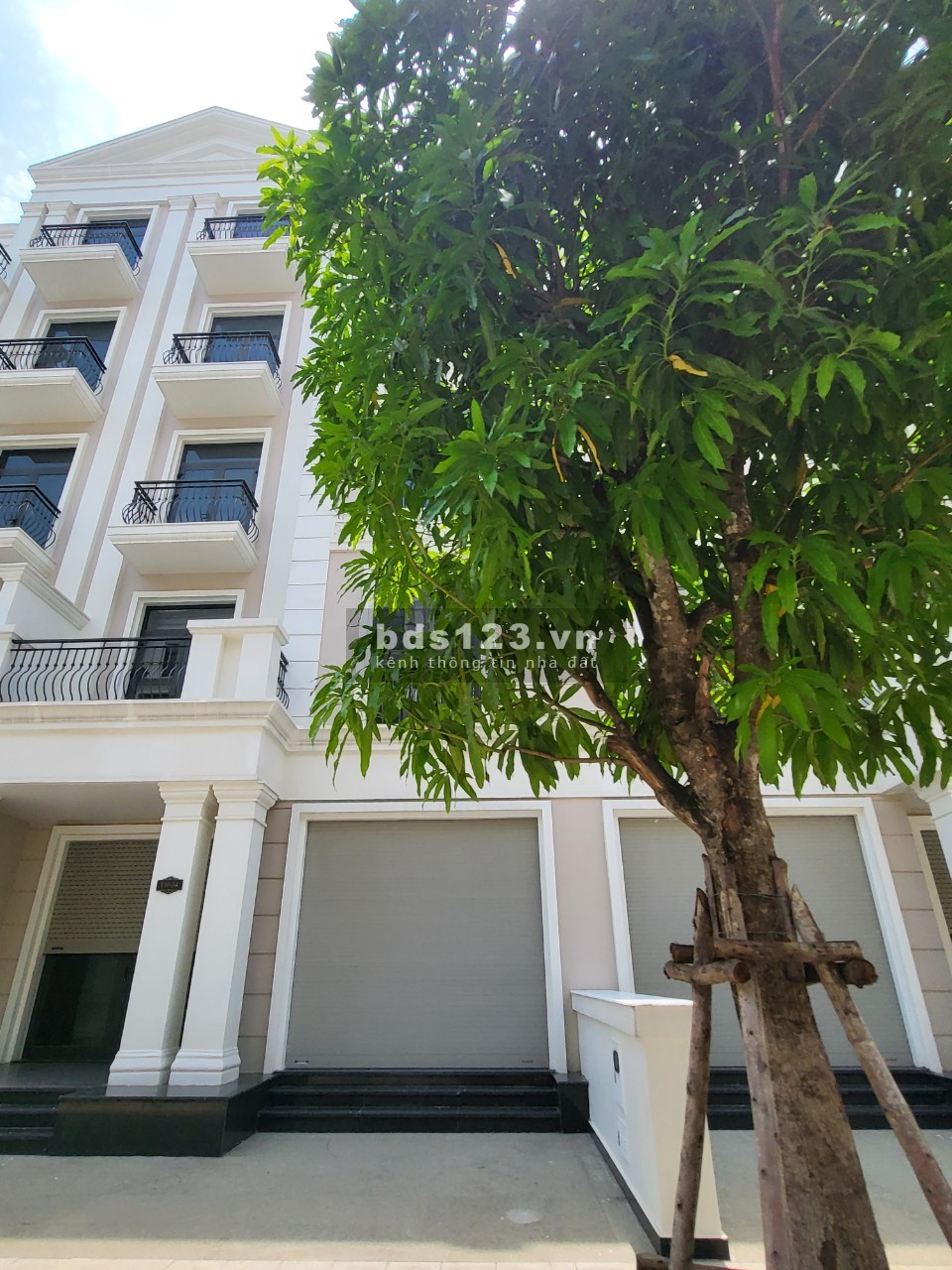 Nhà phố 5 tầng Vinhomes Grand Park giá tốt 11,7 ty cách Vincom Mega 800m2