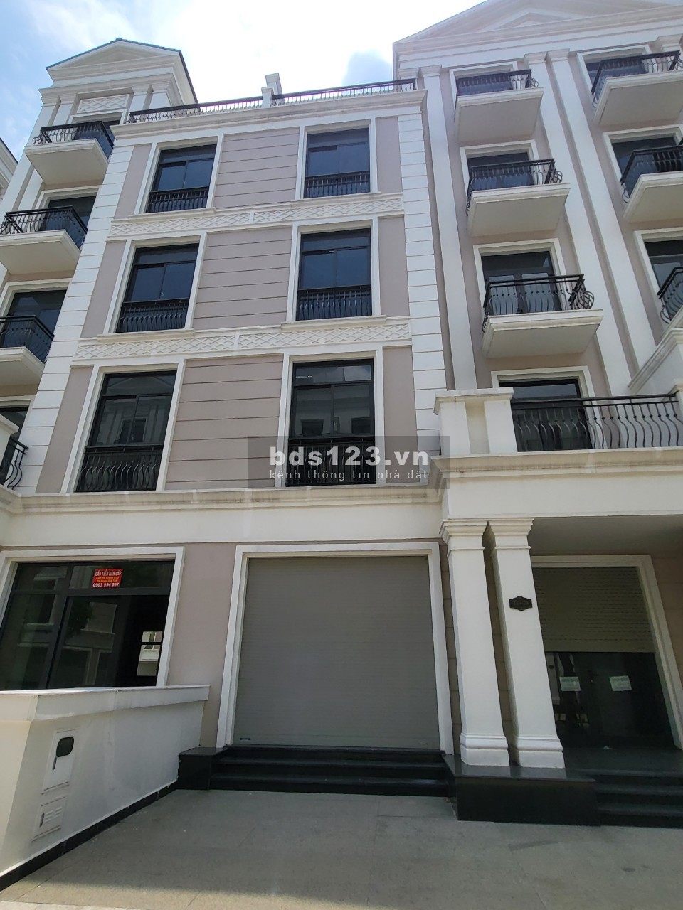 Nhà phố 5 tầng Vinhomes Grand Park giá tốt 11,7 ty cách Vincom Mega 800m2