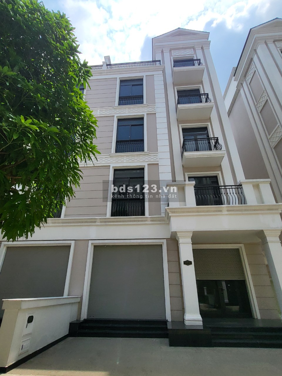 Nhà phố 5 tầng Vinhomes Grand Park giá tốt 11,7 ty cách Vincom Mega 800m2
