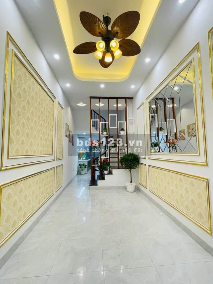 Bán nhà đẹp ở ngay Thái Thịnh, Đống Đa 50m, 5 tầng, mặt tiền 3m, giá 6.2 tỷ.