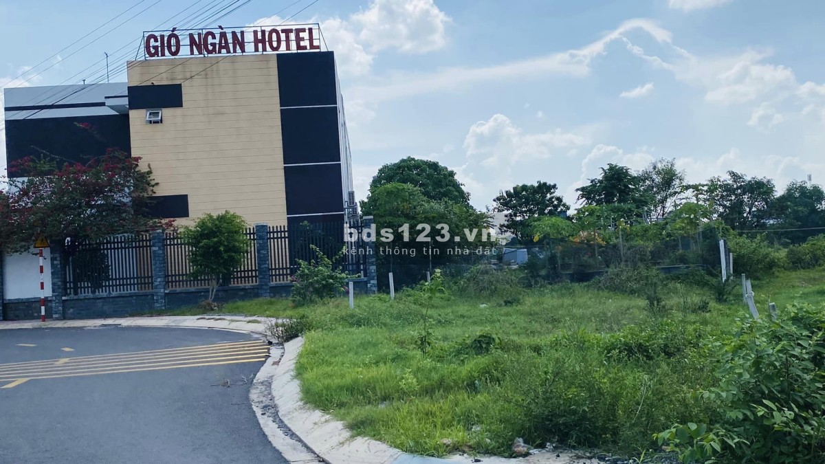 Cho thuê gấp đất mặt tiền đường Huỳnh Văn Cọ, khu chợ việt kiều Củ Chi 4 triệu/1tháng