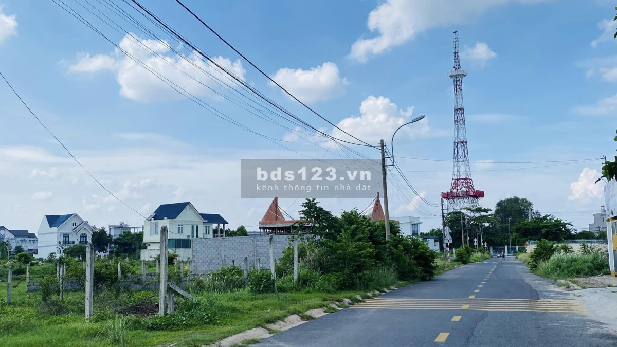 Cho thuê gấp đất mặt tiền đường Huỳnh Văn Cọ, khu chợ việt kiều Củ Chi 4 triệu/1tháng