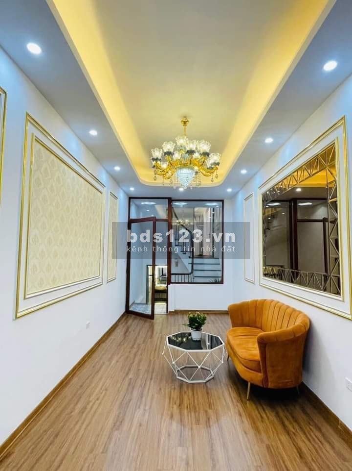 Bán nhà đẹp ở ngay Thái Thịnh, Đống Đa 50m, 5 tầng, mặt tiền 3m, giá 6.2 tỷ.