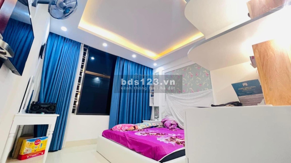 Nhỉnh 5 tỷ có nhà mặt phố Yên Bình Hà Đông, mặt tiền 4,5 m, vỉa hè rộng, tiện kinh doanh, 44m2 x 5T