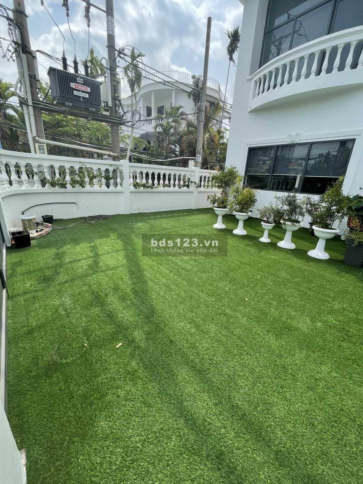 Tọa lạc ngay khu cao cấp nhất Thảo Điền căn villa 500m2 cho thuê nhỉnh 100tr/ thg