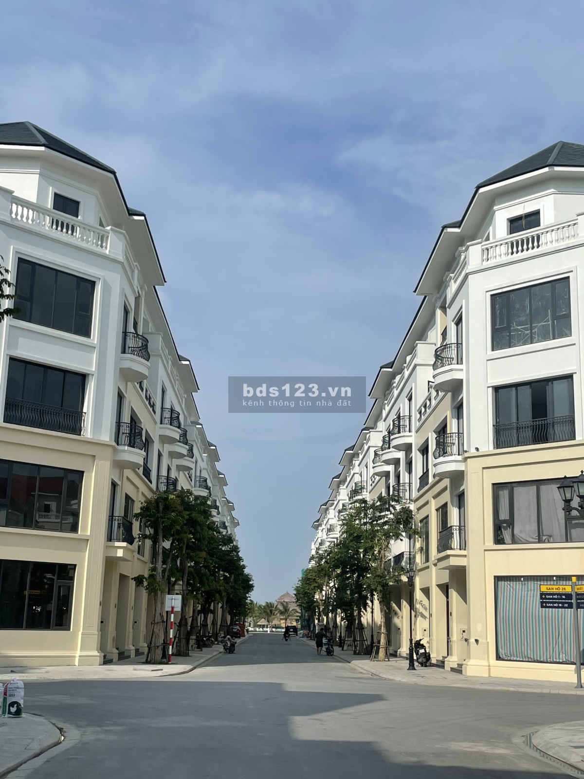 Bán nhà liền kề San Hô 65m2 sát hồ tạo sóng chủ nhà bán nhanh 8 tỷ tại vinhomes ocean park 2