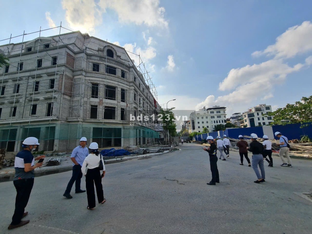 (Thật 100%) Bán gấp nhà mặt phố ngõ 214 Nguyễn Xiển, Giáp Triều Khúc, 5 tầng 1 tum