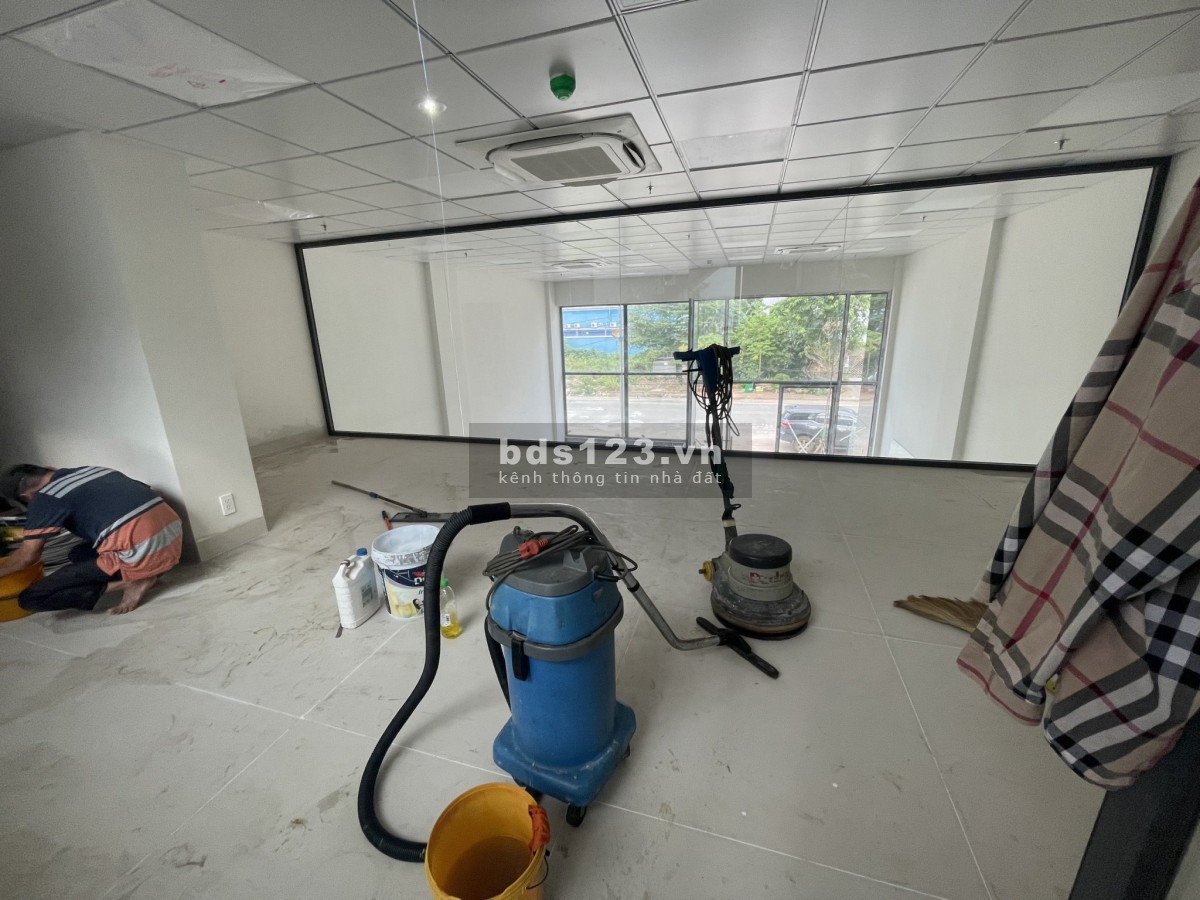 Cho thuê nguyên sàn hoặc từng sàn ngay mặt tiền Tạ Hiện giá chỉ 27 triệu