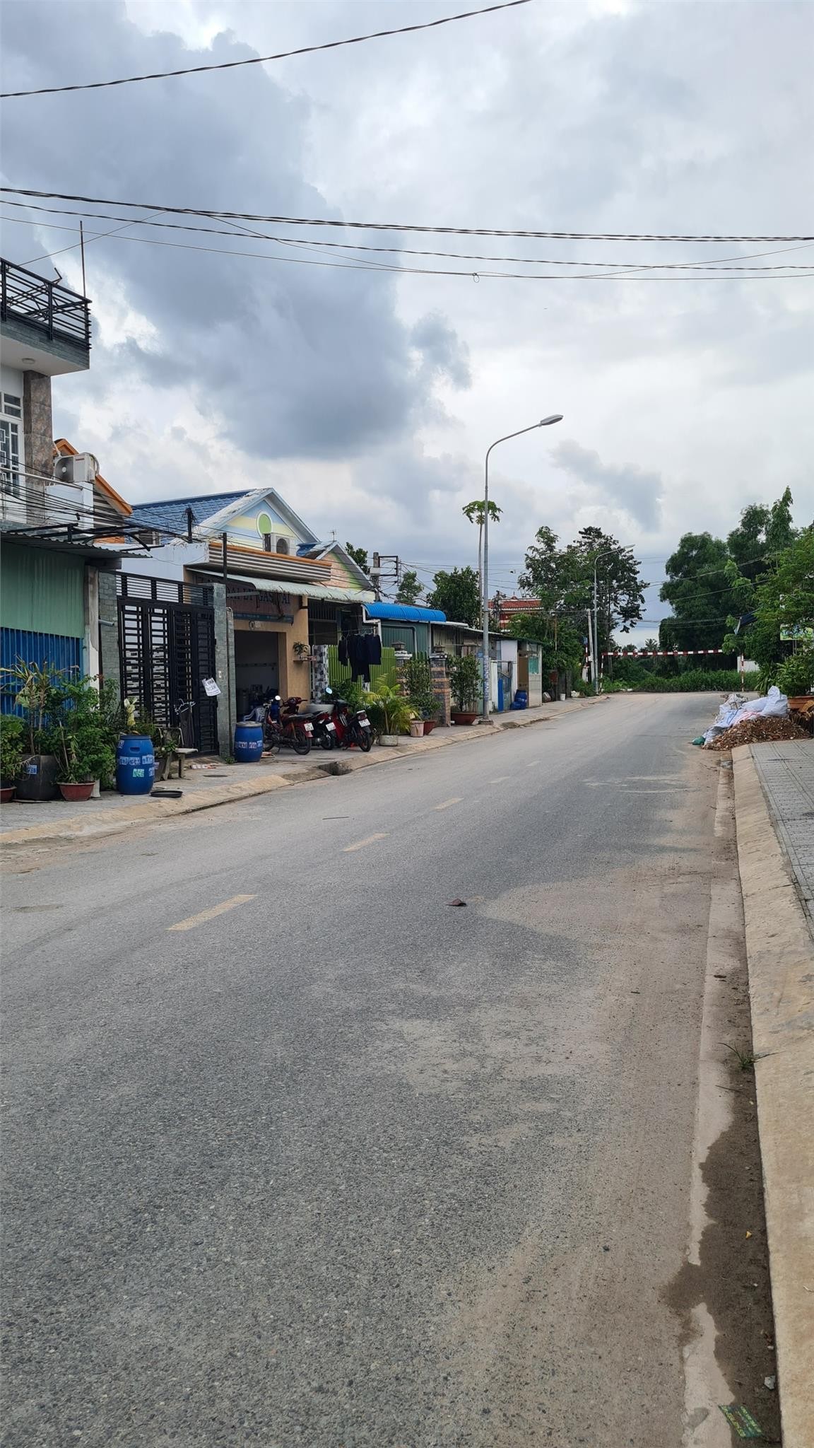Nhà phố Lái Thiêu mặt tiền đường 12m, DT 77,9m2, nở hậu. Giá chỉ 3,3 tỷ (cắt lỗ 300tr). Pháp lý