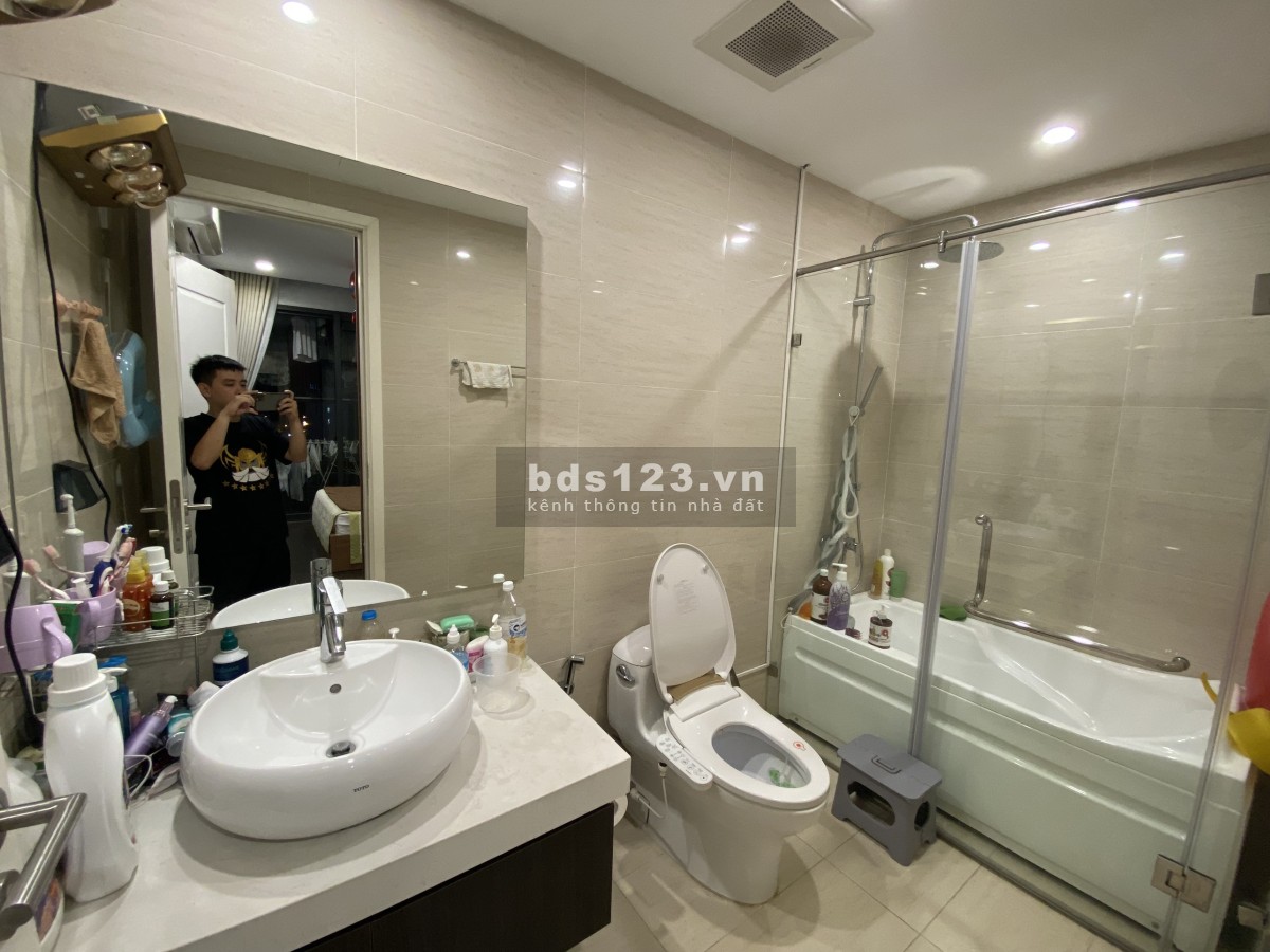 Bán gấp chung cư cao cấp 3 phòng ngủ diện tích 98m2 Imperia Sky Garden