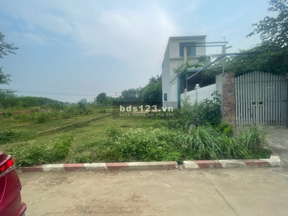 Cần tiền bán gấp mảnh đất đẹp tại Thạch Thất, Hà Nội. S= 100M full. Mặt rộng 5M cạnh khu công nghiệp