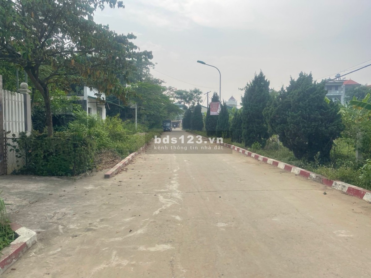 Cần tiền bán gấp mảnh đất đẹp tại Thạch Thất, Hà Nội. S= 100M full. Mặt rộng 5M cạnh khu công nghiệp