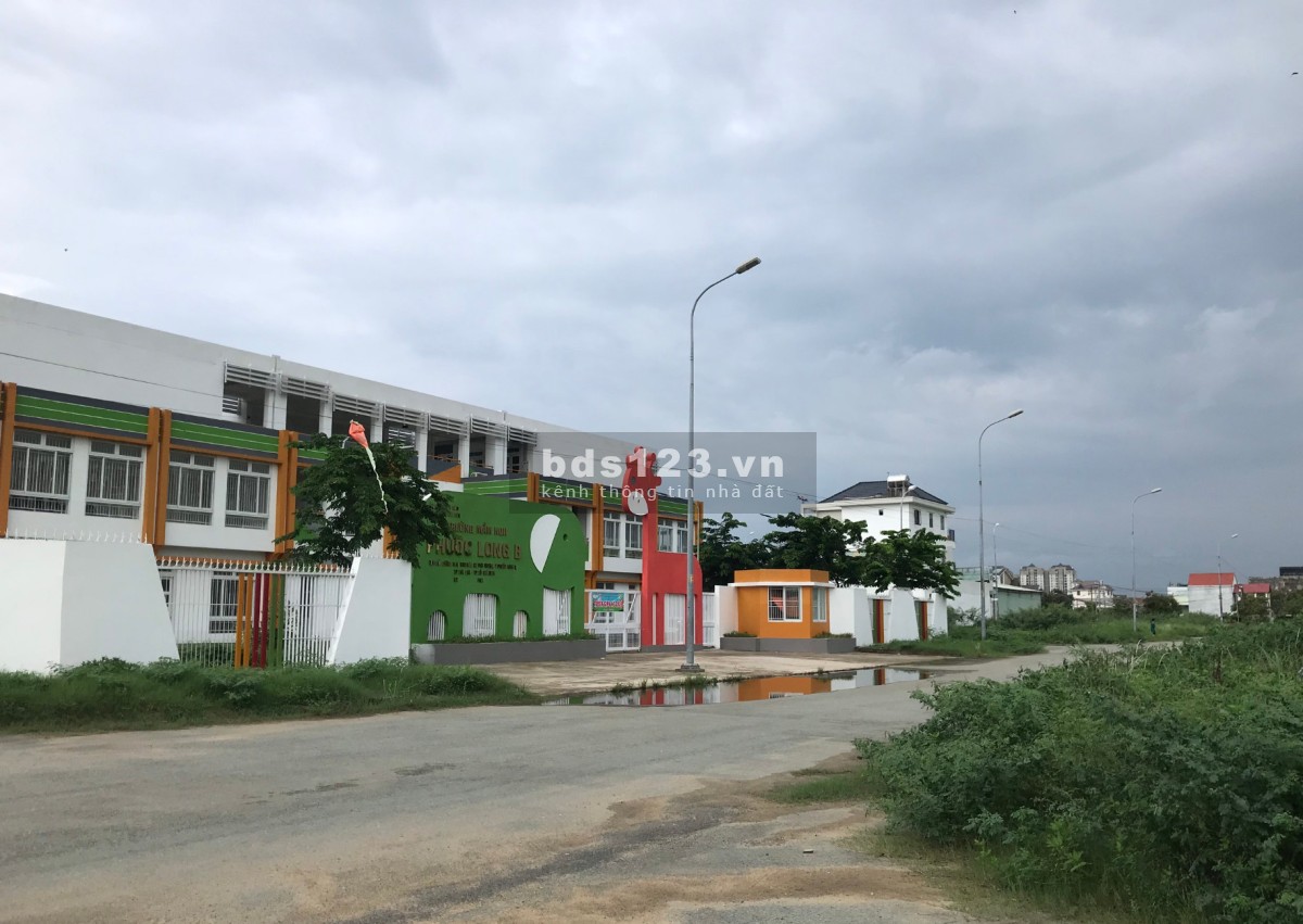 Cho thuê 239m đất trống tại liên phường Quận 9
