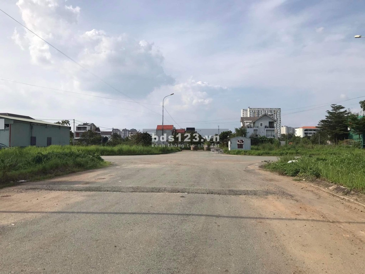 Cho thuê 239m đất trống tại liên phường Quận 9