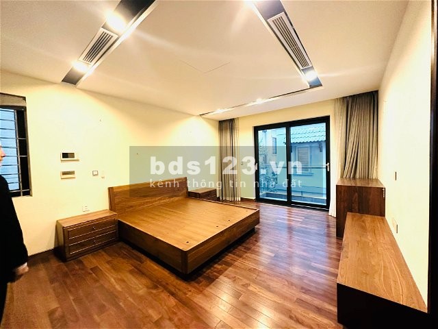 Biệt thự mặt phố Thọ Tháp, Dịch Vọng. Dt 190m, 4T, Mt 14m, 60Tỷ. Làm Vp Cty, Nhà hàng, Cafe sân vườn