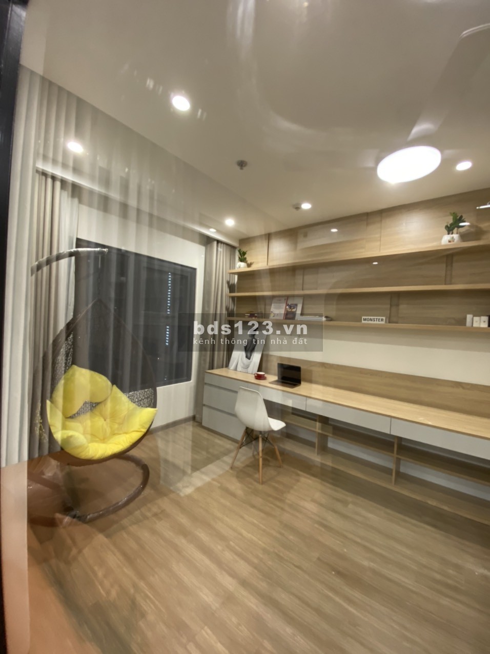 Bán căn hộ 65m2 2N2WC+1 Full nội thất đẹp, đã có sổ Vinhomes Smart City giá 2.38 tỷ