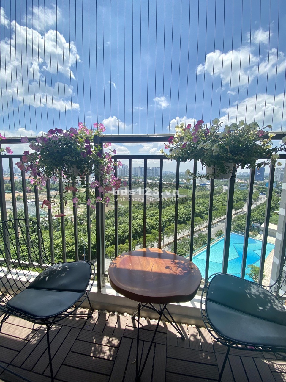 Bán gấp căn hộ 3PN The Sun Avenue diện tích 96m2 giá tốt 4,9 tỷ, view Landmark 81