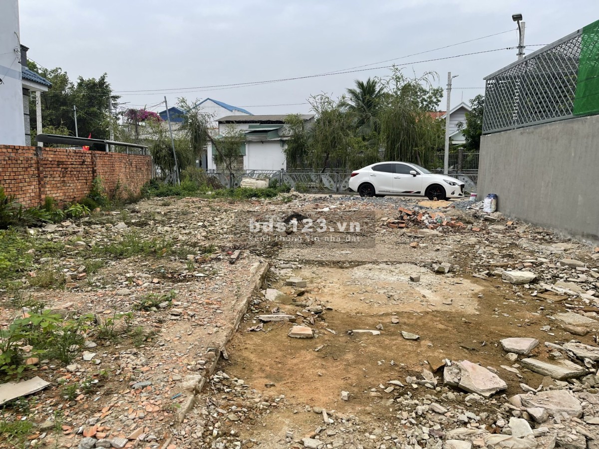 Bán gấp 102m thổ cư 60 tt chợ Gà Thủ Dầu 1 và chợ đêm Bạch Đằng 800m, giá rẻ có hỗ trợ bank