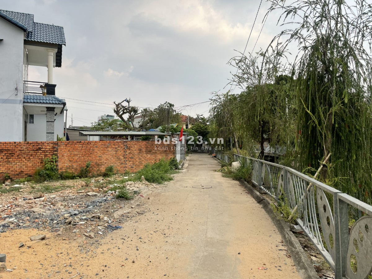 Bán gấp 102m thổ cư 60 tt chợ Gà Thủ Dầu 1 và chợ đêm Bạch Đằng 800m, giá rẻ có hỗ trợ bank