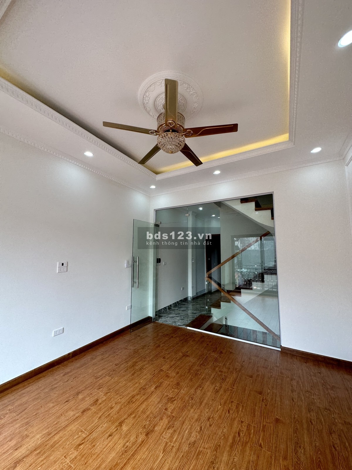 Bán nhà mới Thạch Bàn, Có gara oto, 45m2 nhỉnh hơn 4 tỷ