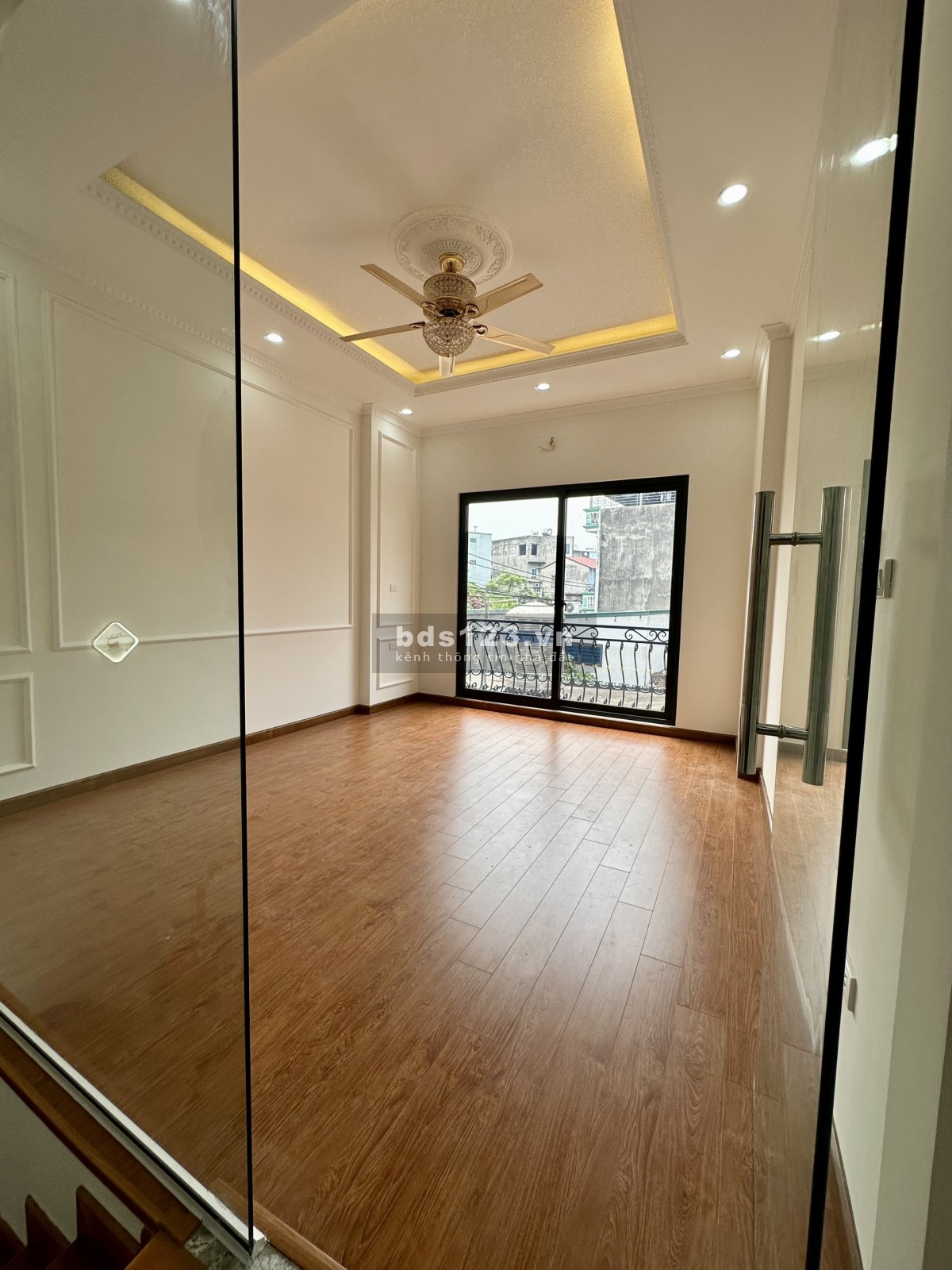 Bán nhà mới Thạch Bàn, Có gara oto, 45m2 nhỉnh hơn 4 tỷ