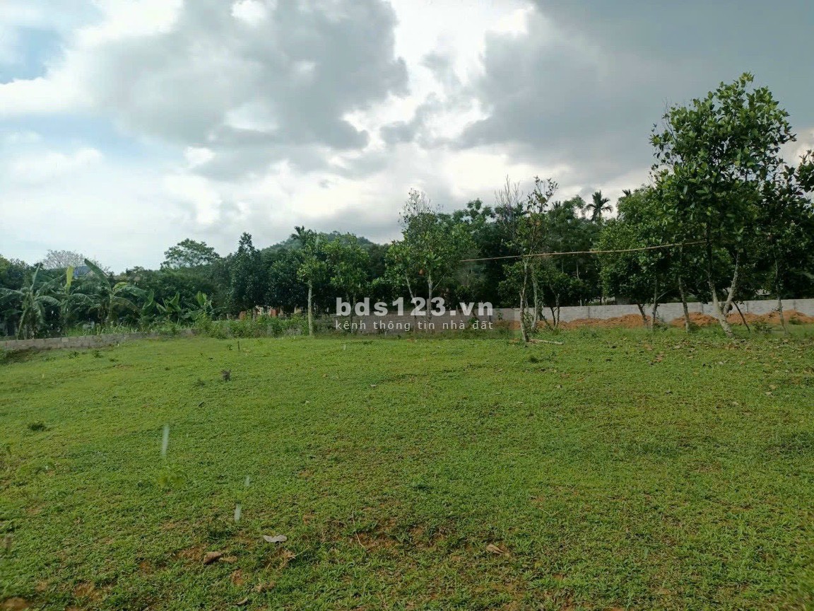 Bán đất bám hồ giá rẻ tại Lương Sơn - Hòa Bình diện tích 780m2 giá hơn 1 tỷ lh 0982876689