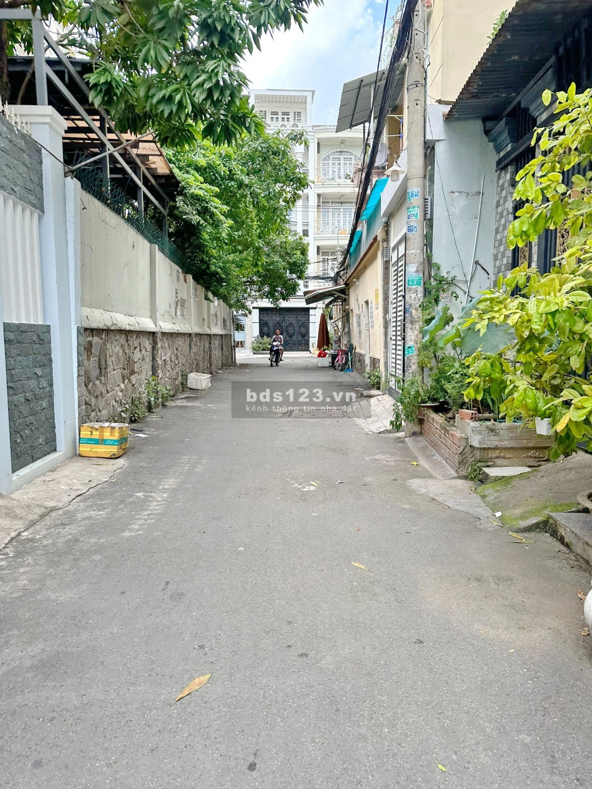 Cần bán nhà 3 lầu đúc giá tốt hẻm 62 Lâm Văn Bền, Q7