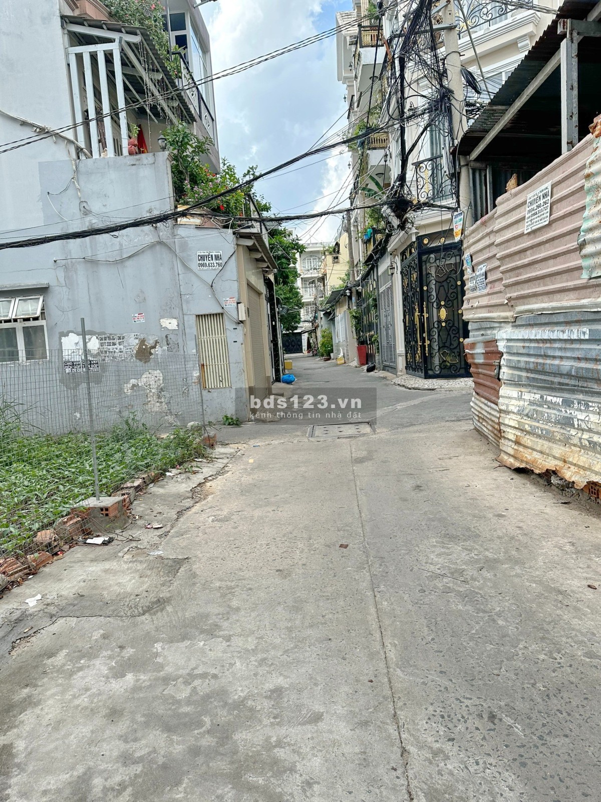 Cần bán nhà 3 lầu đúc giá tốt hẻm 62 Lâm Văn Bền, Q7