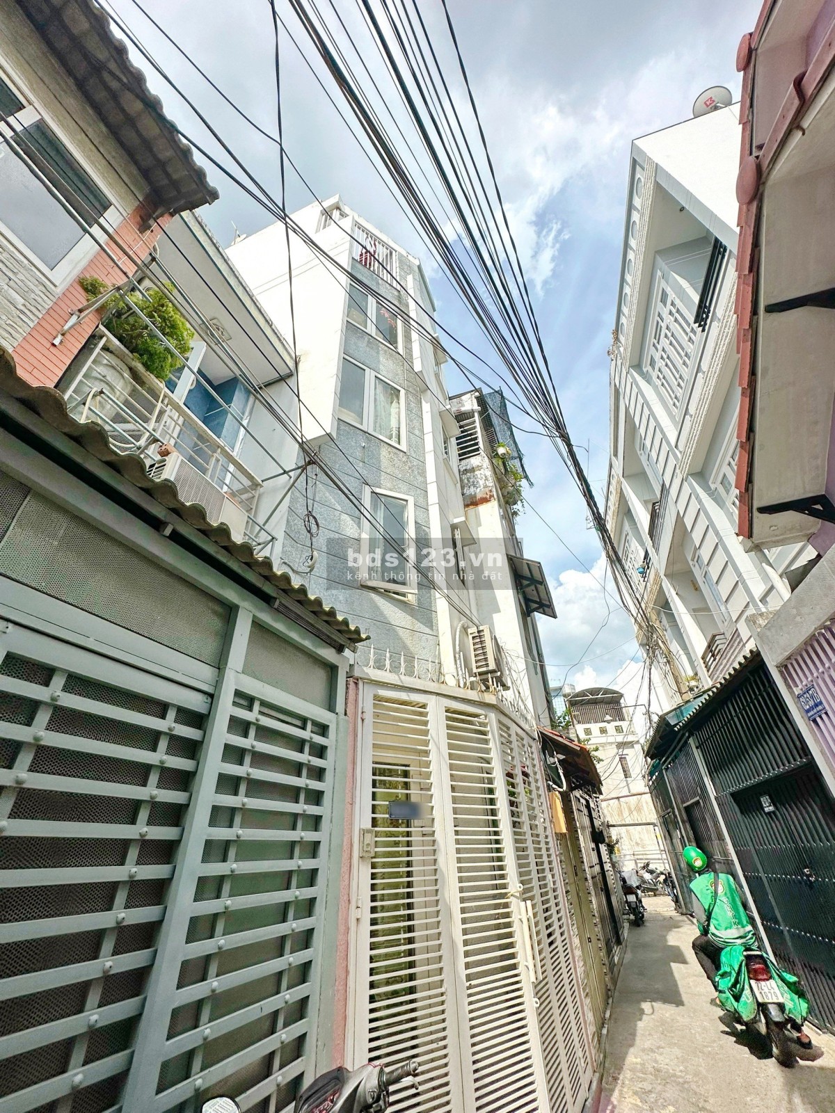 Cần bán nhà 3 lầu đúc giá tốt hẻm 62 Lâm Văn Bền, Q7