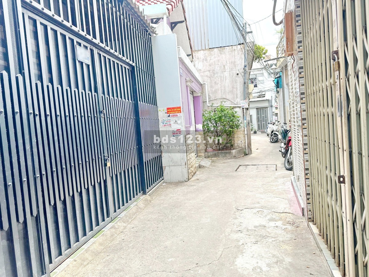 Cần bán nhà 3 lầu đúc giá tốt hẻm 62 Lâm Văn Bền, Q7