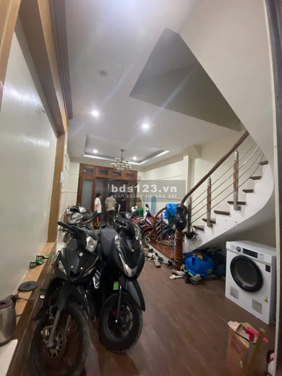 Bán tòa CCMN ngõ 43 Trung Kính, Cầu Giấy, 45M2 x 5 tầng - 9 phòng KK, dòng tiền 540 triệu/ năm