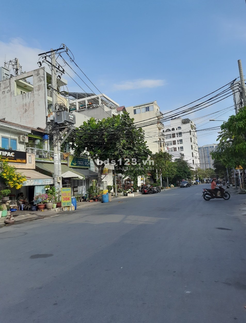Ngộp Bank! Bán gấp nhà Mặt tiền đường số 1, P.Bình Thuận, Q7, 88m2, 4 lầu, chỉ 12,5 tỷ!