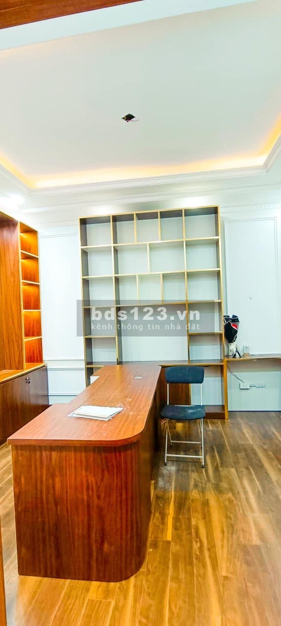 Bán nhà Cổ Linh, lô góc, có gara Ô TÔ, diện tích 50m, giá chỉ hơn 6 tỷ