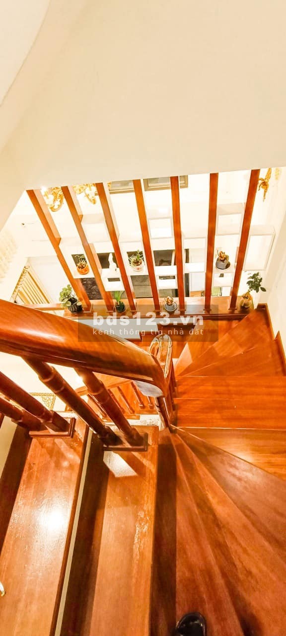 Bán nhà Cổ Linh, lô góc, có gara Ô TÔ, diện tích 50m, giá chỉ hơn 6 tỷ