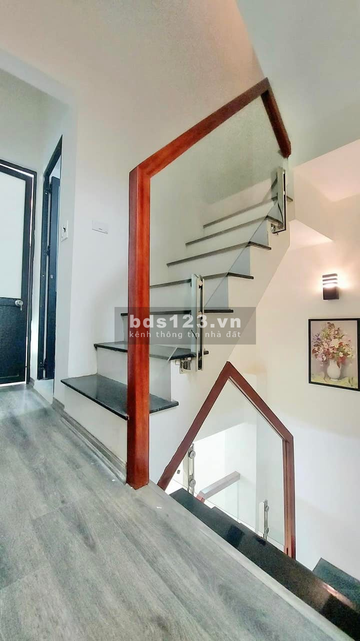 Bán nhà gấp phố Lê Trọng Tấn Hà Đông, nhà mới 5 tầng, giá hơn 8 tỷ.