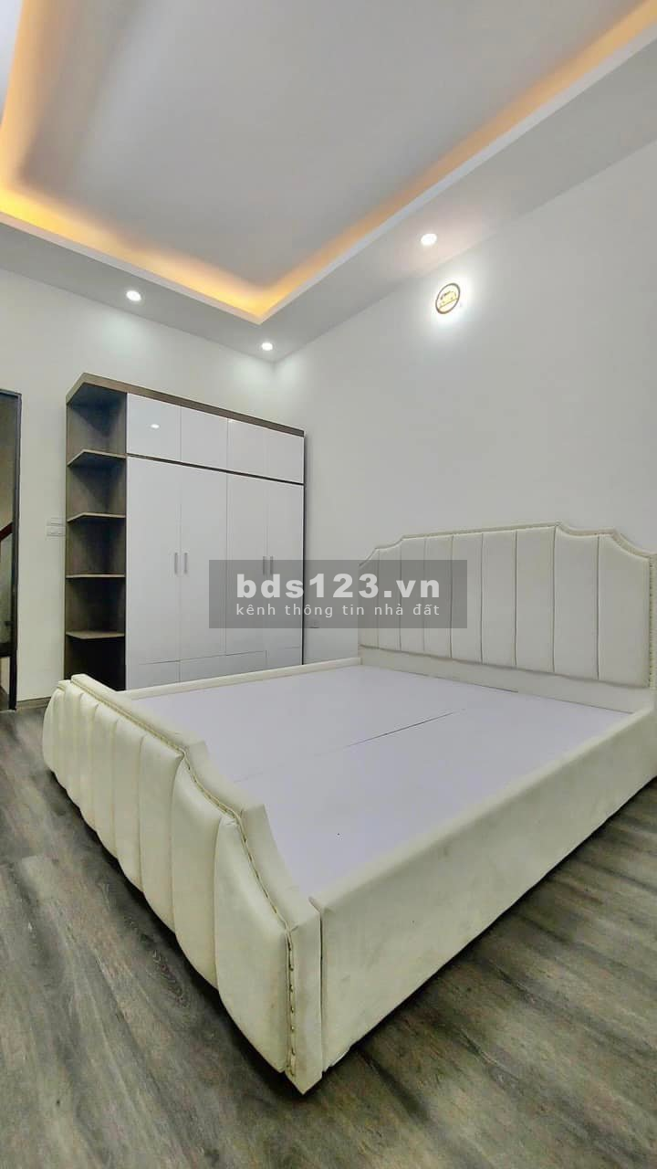 Bán nhà gấp phố Lê Trọng Tấn Hà Đông, nhà mới 5 tầng, giá hơn 8 tỷ.