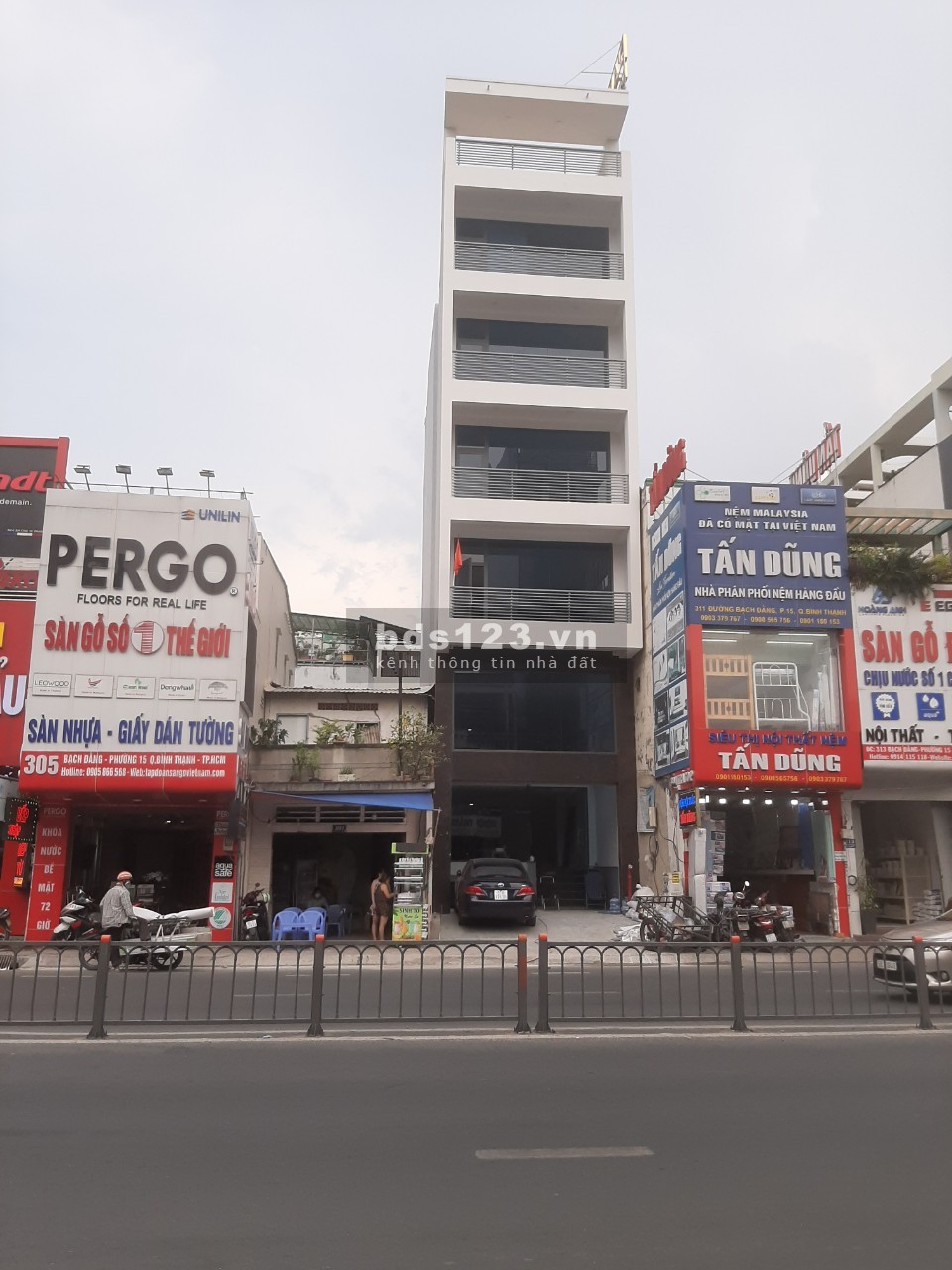 Chính chủ cho thuê tòa nhà mới 100%, Đ/c: 309 Bạch Đằng, P15. Q.Bình Thạnh. LH: 0979204042( chị Trà)