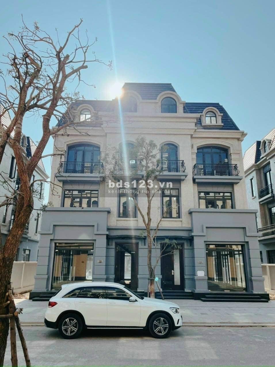 Bán Gấp Shophouse Sao Biển 56m2 giá 5,8 tỷ cạnh công viên trung tâm Empire Park 7,5ha