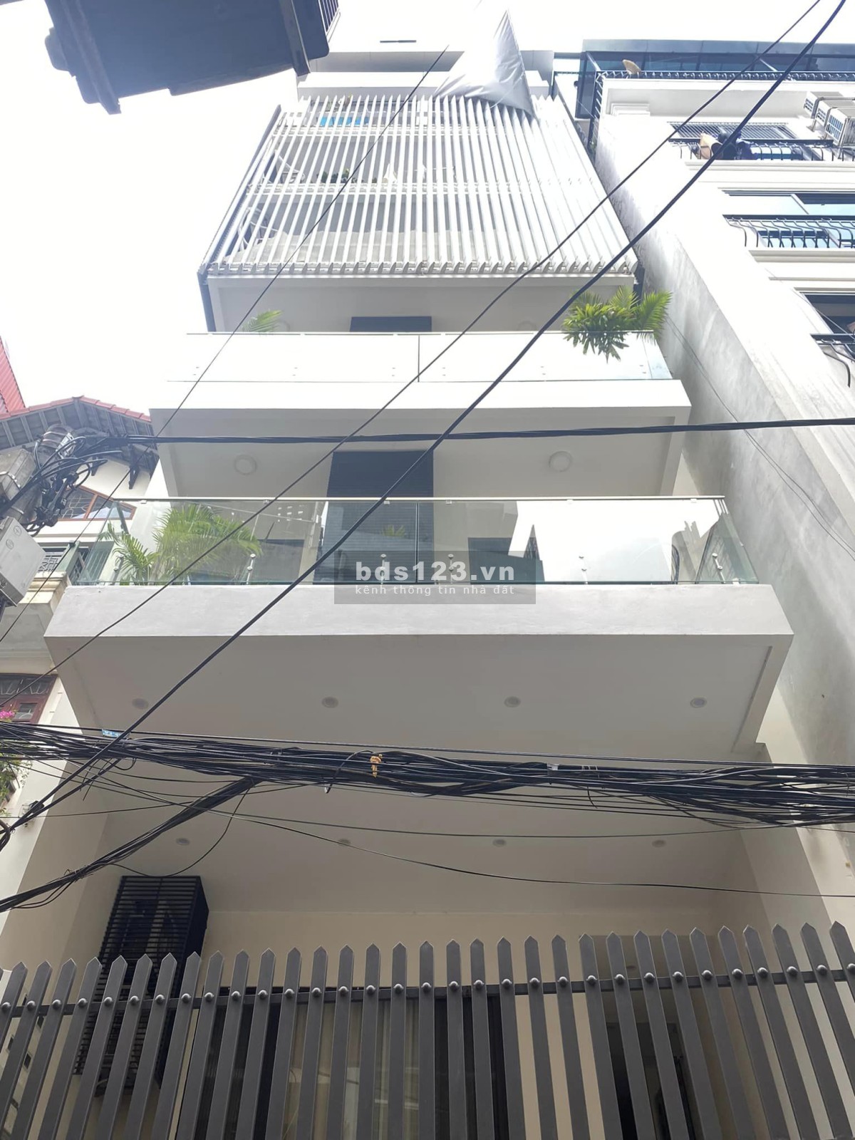 CCMN 8 tầng thang máy - 25 phòng full đồ - Doanh thu 1,4 tỷ/ năm - Ngõ oto - 20 phút ra phố