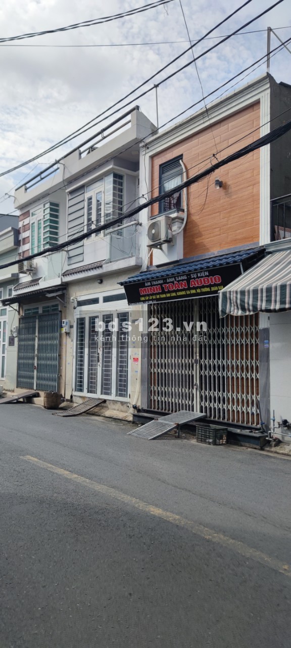 Nhà mặt tiền kinh doanh Hiệp Thành-q12, 32m2, 2 tầng, 2 pn, hẻm 6m, cách Lê Văn Khương 50m, 3,5 tỷ.