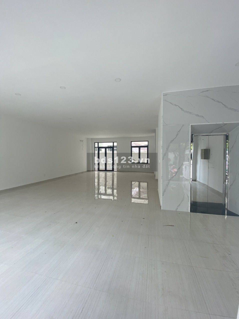 Cho thuê mặt bằng kinh doanh 162m2 hoàn thiện giá 20triệu tại Vinhomes
